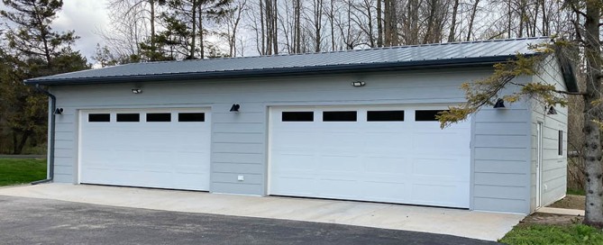 Post-frame garage used to compare post-frame and stick-frame construction methods.