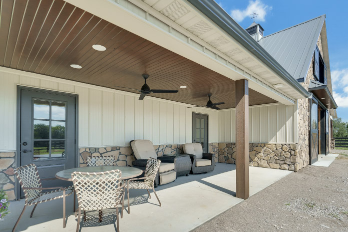 Custom Features of the Horse Barn With Living Quarters