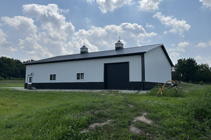 Building Features of the Rural Pole Barn Garage